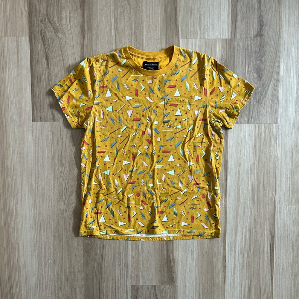 geometric patterned tee - Picture 1 of 11